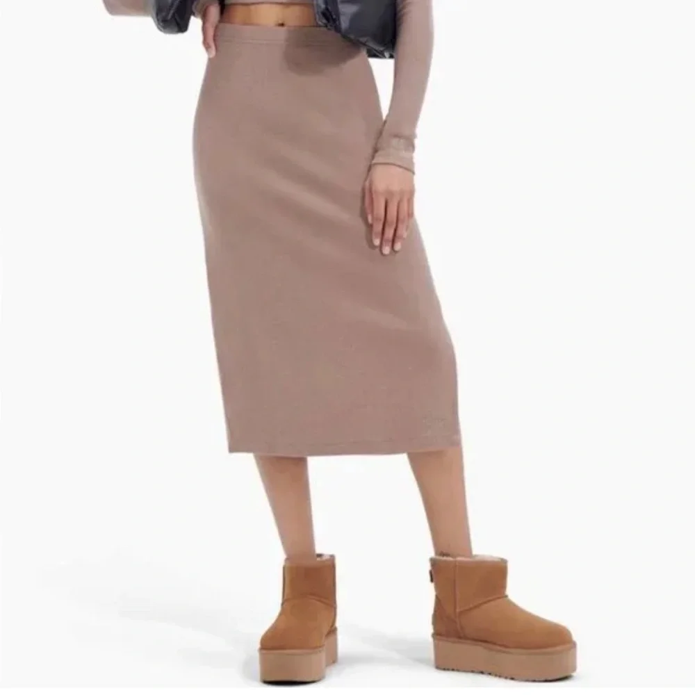 Ugg Mini Platform in Sand Unisex Women size 9 - Picture 8 of 13